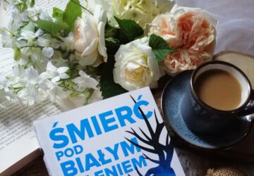 Recenzja książki Chrisa Chibnalla “Śmierć pod Białym Jeleniem” - duszna atmosfera, brutalne morderstwo i detektyw, która nie odpuszcza”.