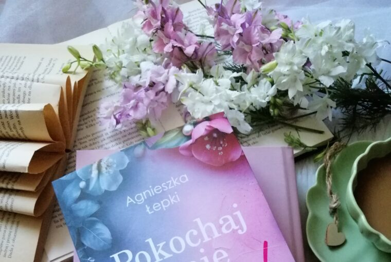 „Pokochaj mnie wreszcie” Agnieszki Łepki to poruszająca powieść obyczajowa o miłości, samotności i pragnieniu bliskości.