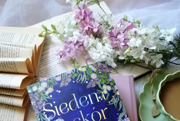 „Siedem skór Esther” Holly Ringland – przejmująca i magiczna powieść o żałobie, rodzinnych sekretach i sile siostrzanej więzi.