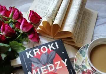 „Kroki między nami” Ana Maya – subtelna, emocjonalna powieść o zakazanej więzi, pełna ciszy, spojrzeń i niedopowiedzeń.