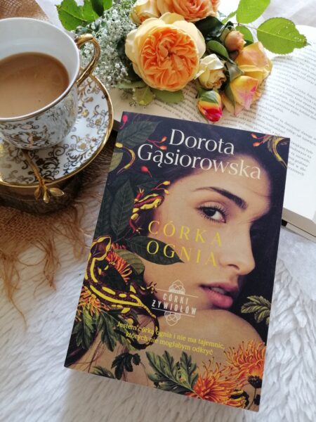 „Córka ognia” Doroty Gąsiorowskiej – pełna pasji i tajemnic powieść, w której teraźniejszość przenika się z przeszłością.