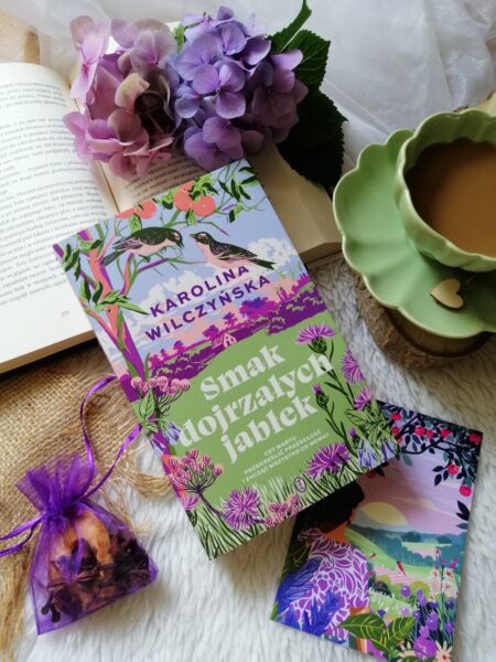 “Smak dojrzałych jabłek” Karolina Wilczyńska - nigdy nie jest za późno, by zacząć żyć naprawdę.”
