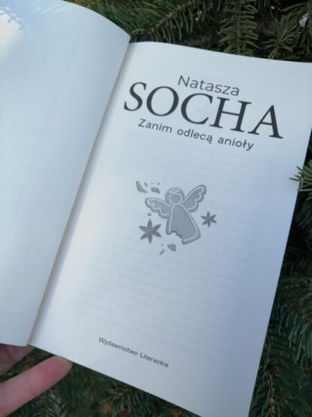 „Zanim odlecą anioły” Natasza Socha — historia, która pachnie pysznym jedzeniem, świętami, przebaczeniem i drugą szansą.