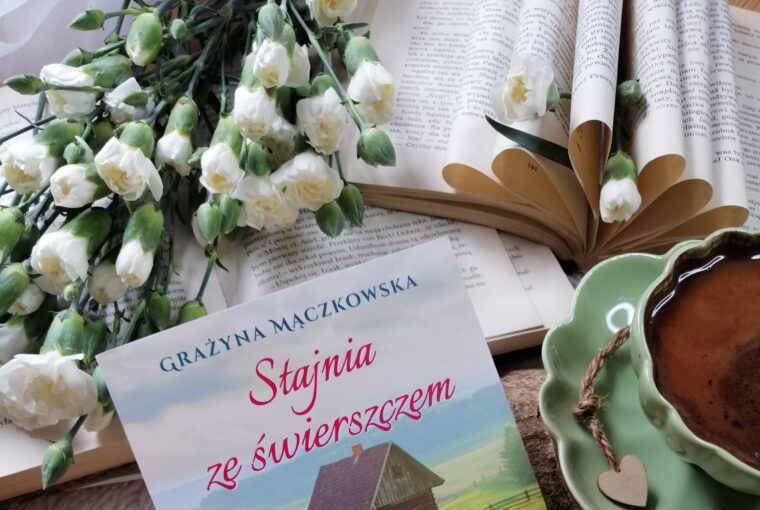 „Stajnia ze świerszczem” Grażyny Mączkowskiej – wzruszająca opowieść o ludziach takich jak my: pełnych tęsknot, błędów i nadziei na jeszcze jedno „od nowa”.