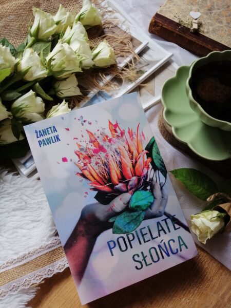 „Popielate serca” – Żaneta Pawlik. Poruszająca opowieść o ludziach, którzy w mroku uczą się na nowo widzieć świat, siebie i drugiego człowieka.