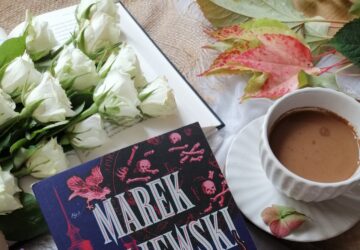 „Głos z piekła” Marka Krajewskiego – gdy zło rodzi się w ludzkim umyśle, a granica między szaleństwem a rzeczywistością zaczyna się zacierać.