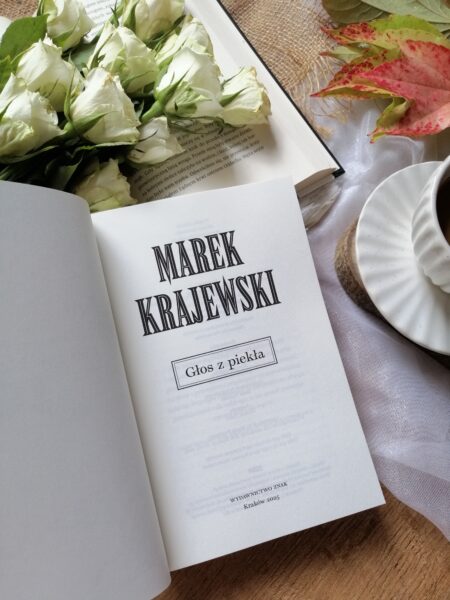 „Głos z piekła” Marka Krajewskiego – gdy zło rodzi się w ludzkim umyśle, a granica między szaleństwem a rzeczywistością zaczyna się zacierać.