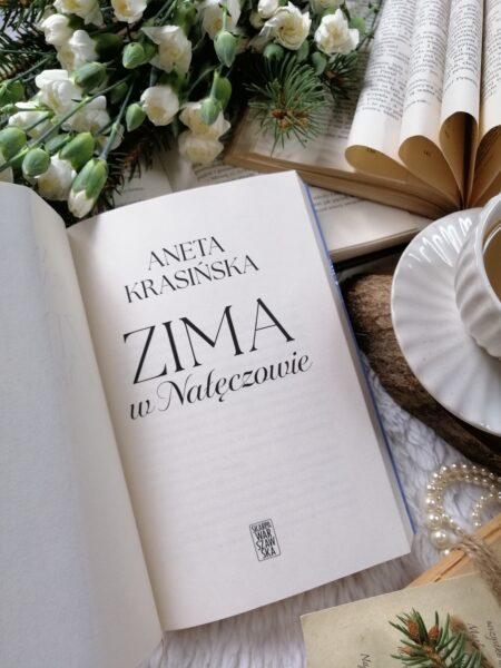 „Zima w Nałęczowie” – Aneta Krasińska wciągająca opowieść o zdradzie, która łamie serce, i o nadziei, która potrafi je poskładać na nowo.
