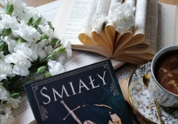 „Śmiały” Elżbiety Cherezińskiej — powieść, która otwiera bramy do średniowiecza i sprawia, że historia znów pulsuje życiem.