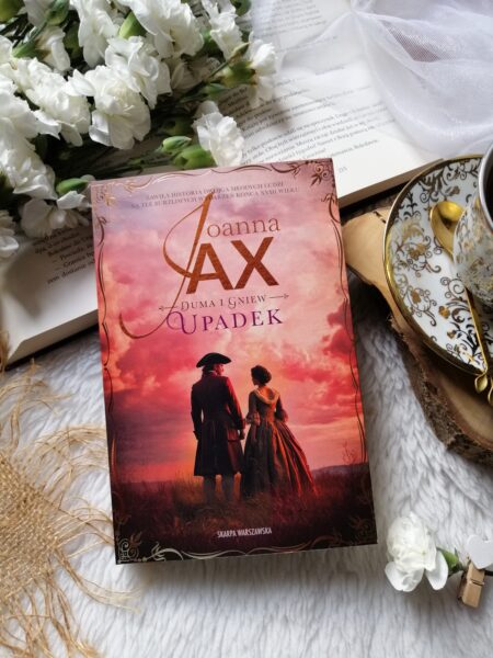 „Upadek” Joanny Jax – pogmatwane losy ludzi i dzieje kraju splecione są w sposób mistrzowski.