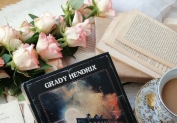 „Czarownictwo dla zbłąkanych dziewcząt” Grady Hendrix — brutalna prawda o świecie, w którym prawdziwym potworem stają się ludzie.