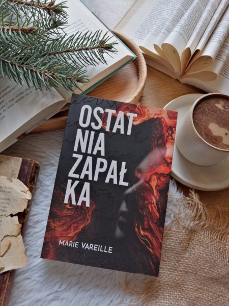   “Ostatnia zapałka” Marie Vareille - opowieść o ranach, które nie chcą się zabliźnić, o sekretach niszczących kolejne pokolenia i o nadziei, która tli się w ciemności.
