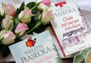 „Wiosna w chacie pod starym świerkiem” Wioletta Piasecka - wciągająca powieść obyczajowa, w której skomplikowane relacje rodzinne, trudne wybory i splątane uczucia tworzą opowieść pełną emocji.