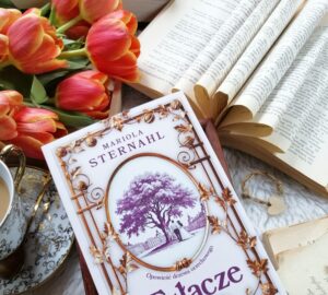 “Tułacze” Mariola Sternahl - powieść, która pozwala zajrzeć w bolesne karty przeszłości, ale robi to z czułością i wrażliwością.