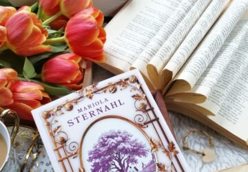 “Tułacze” Mariola Sternahl - powieść, która pozwala zajrzeć w bolesne karty przeszłości, ale robi to z czułością i wrażliwością.