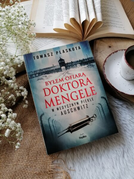 “Byłem ofiarą doktora Mengele.W medycznym piekle Auschwitz”  Tomasz Plaskota - to nie jest zwykła opowieść o obozie — to reportaż, świadectwo, które zostaje w człowieku na długo.
