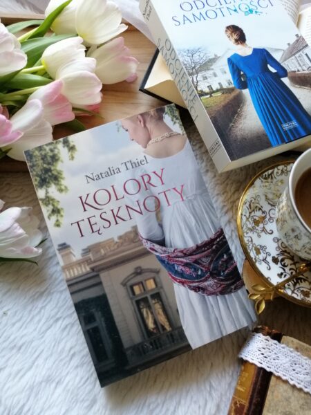   „Kolory tęsknoty” Natalia Thiel piękna, nastrojowa powieść zanurzona w emocjach, sekretach i trudnych wyborach. 
