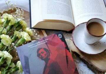 „Złoty spadochron” Katarzyna Gołda - thriller z elementami kryminału i powieści psychologicznej. Pełen napięcia, zwrotów akcji i wiarygodnych bohaterów, których losy splatają się z historią tajnych służb i wydarzeniami z przeszłości.