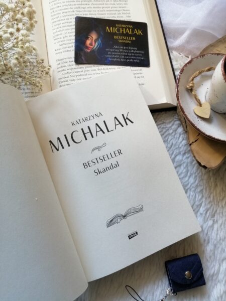   “Bestseller. Skandal” Katarzyna Michalak - gdy za marzeniami o sukcesie kryje się coś więcej — presja, rywalizacja i decyzje, które zostawiają ślad na sumieniu.
