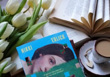 “Pola makowe” Nikki Erlick - wzruszająca opowieść o stracie, miłości i niezwykłej sile ludzkich więzi.
