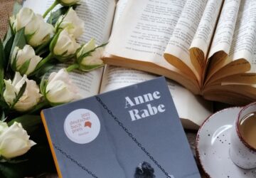 “Anatomia szczęścia” Anne Rabe - odważna, bolesna i jednocześnie potrzebna opowieść.