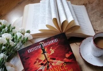 “Tajemnice sojuszników Hitlera” Krzysztof Drozdowski - książka, która pokazuje, że historia rzadko bywa czarno-biała, a za wielkimi wydarzeniami niemal zawsze kryją się skomplikowane ludzkie motywacje.